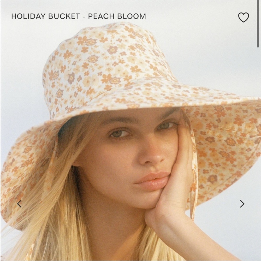 New Lack  OF COLOR Holiday Bucket Hat Canvas Peach Wide Brim Floral size large